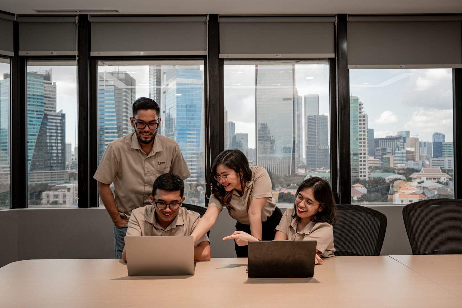 Support team of various sizes collaborating